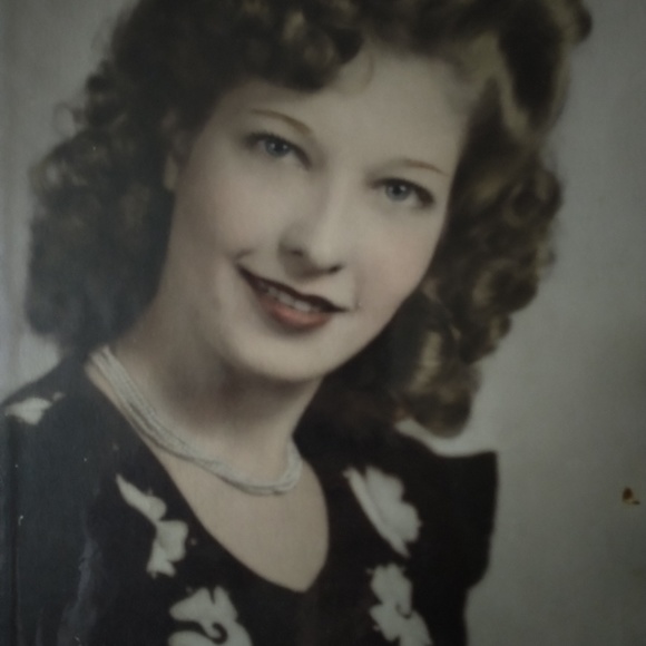 Meet your Posher, Deanna - Picture 1 of 1